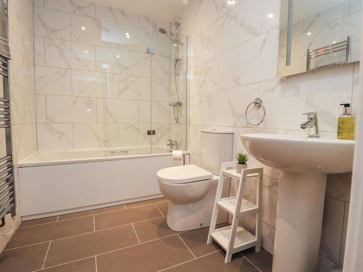 1 Hull House Cottage Скиптон Экстерьер фото