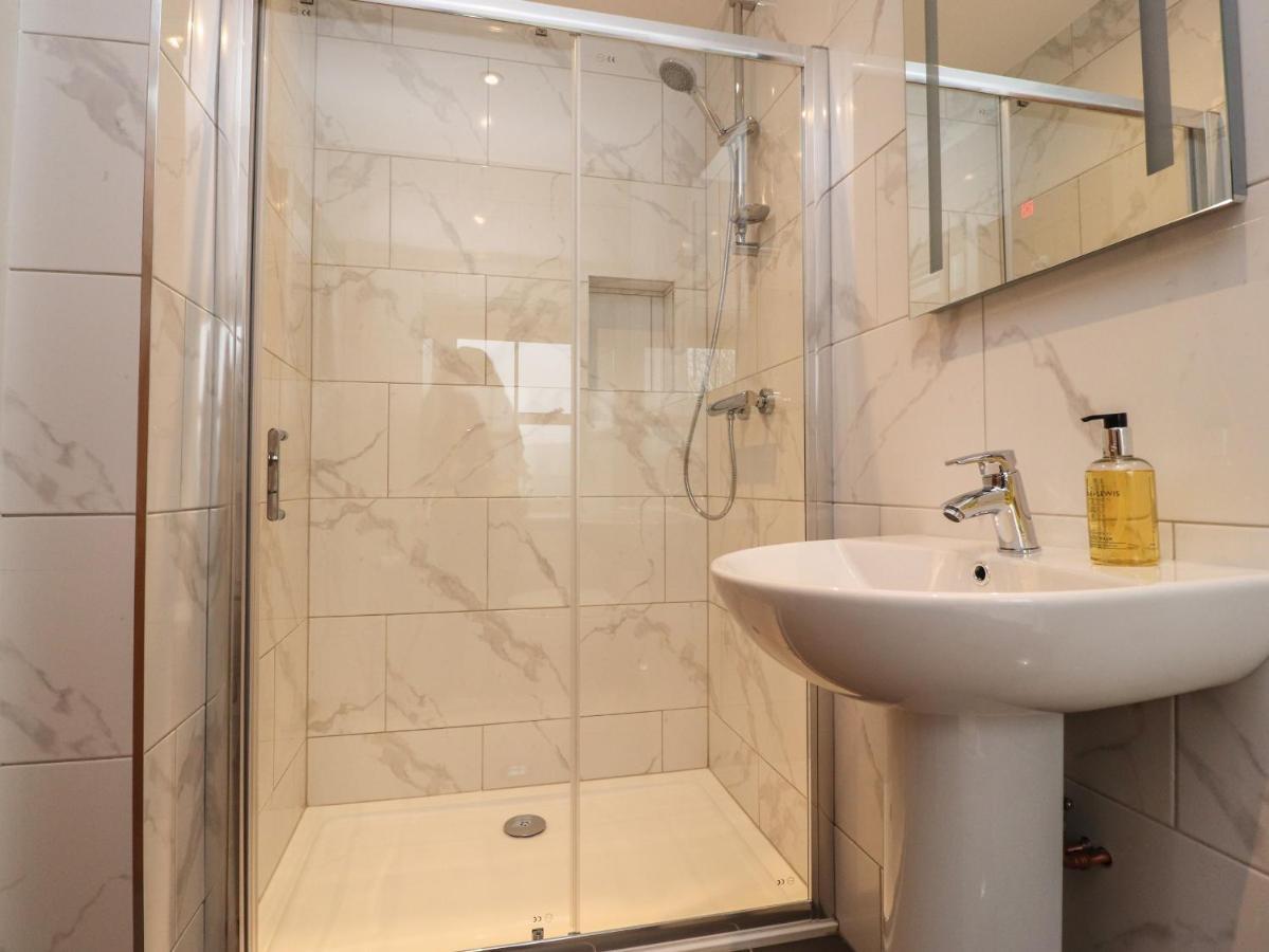 1 Hull House Cottage Скиптон Экстерьер фото